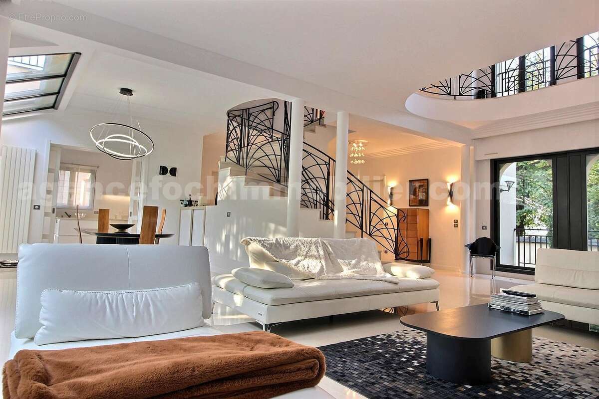 CORRIGE 2 Y A RIEN - Maison à SAINT-MAUR-DES-FOSSES