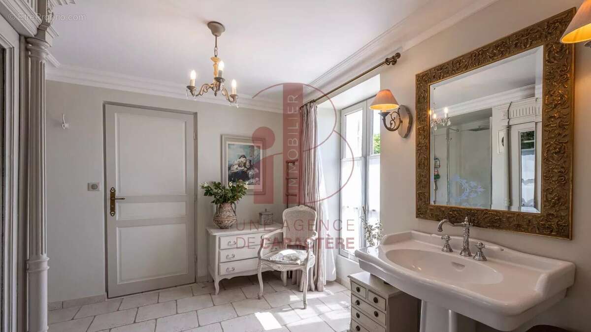 Maison à FONTAINEBLEAU