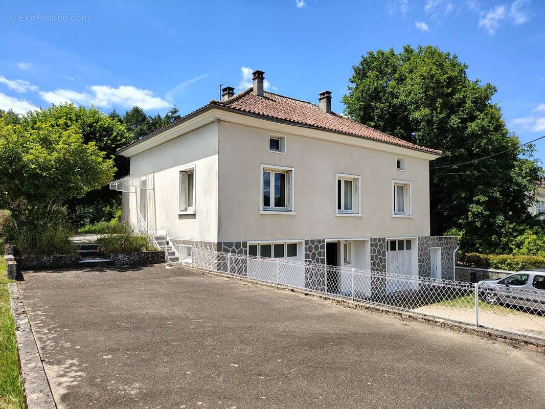 Maison à PIEGUT-PLUVIERS