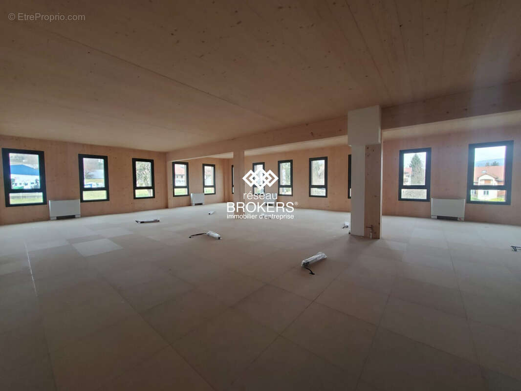 Commerce à ALLONZIER-LA-CAILLE