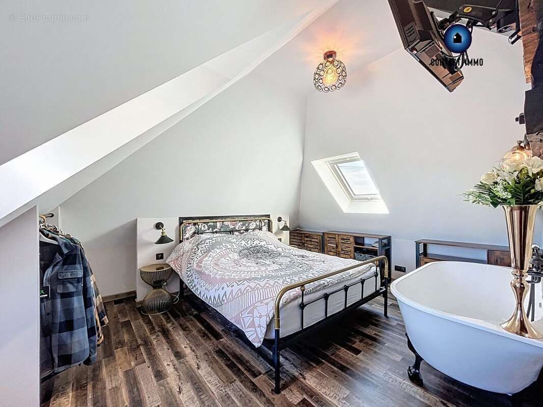 Maison à LA CHAPELLE-AUX-BROCS