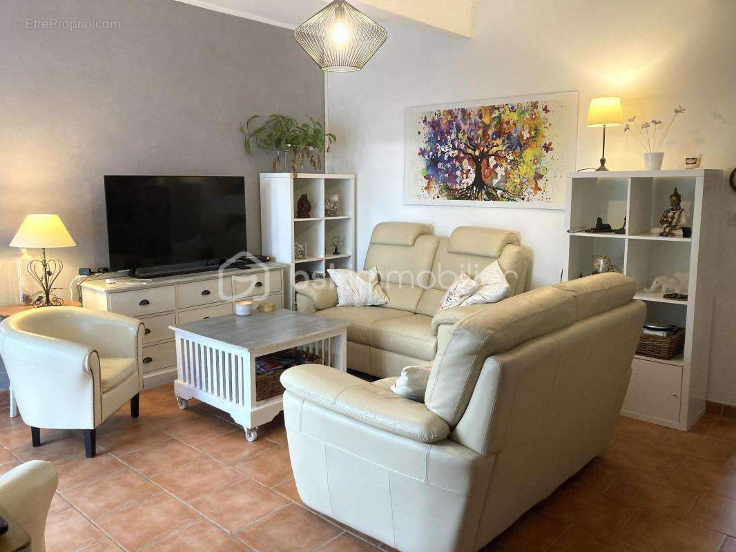 Maison à VILLECOMTAL-SUR-ARROS