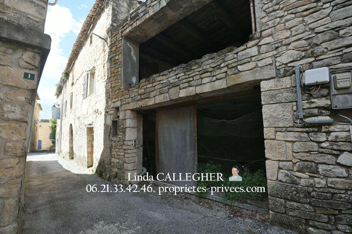 Maison à SAINT-JEAN-DE-MARUEJOLS-ET-AVEJAN