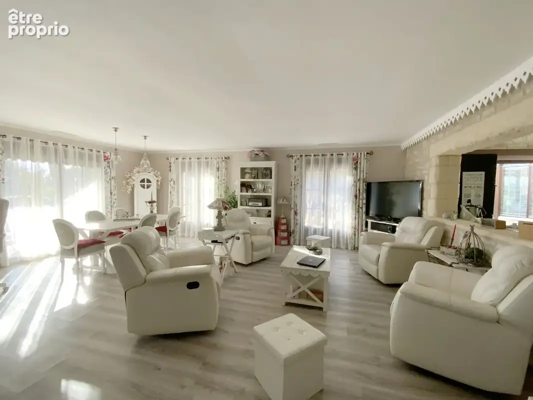 Charmante villa de plain pied sur un beau terrain arboré avec piscine. - photo 6