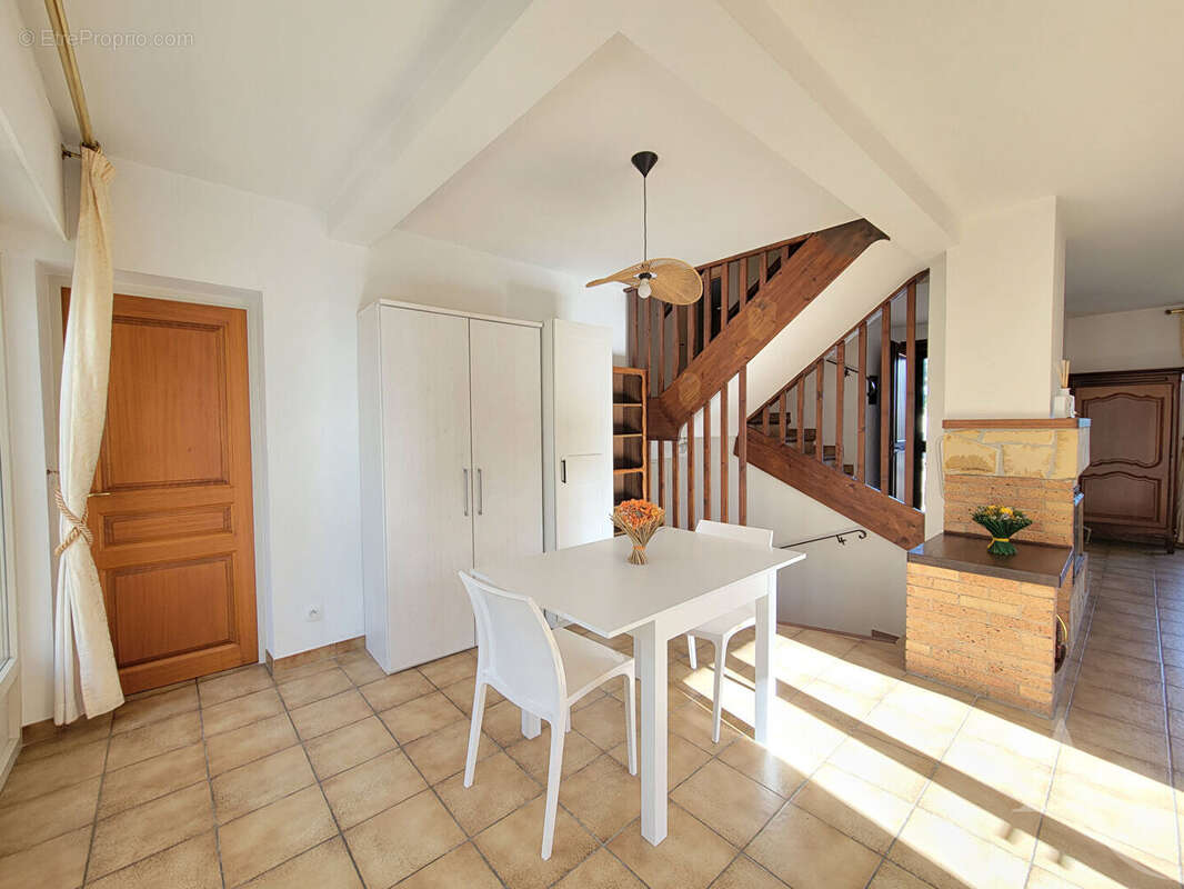 Maison  - 4 chambres - garage et véranda  -  Saint Cyprien - photo 4