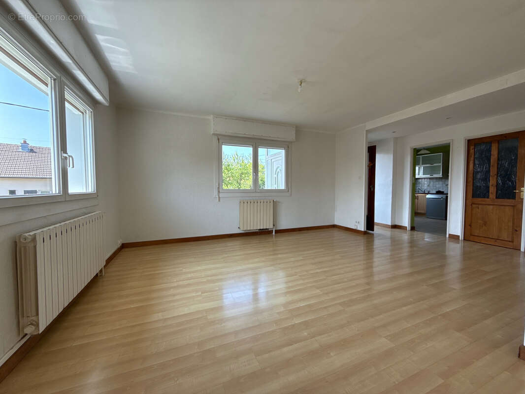 Maison à MONTECHEROUX