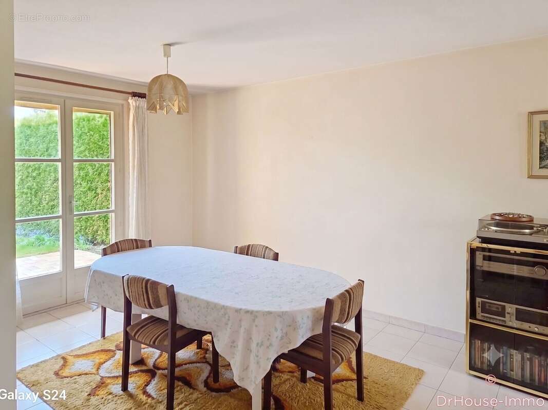 Maison 140 m² à Cernay-La-Ville  - photo 3