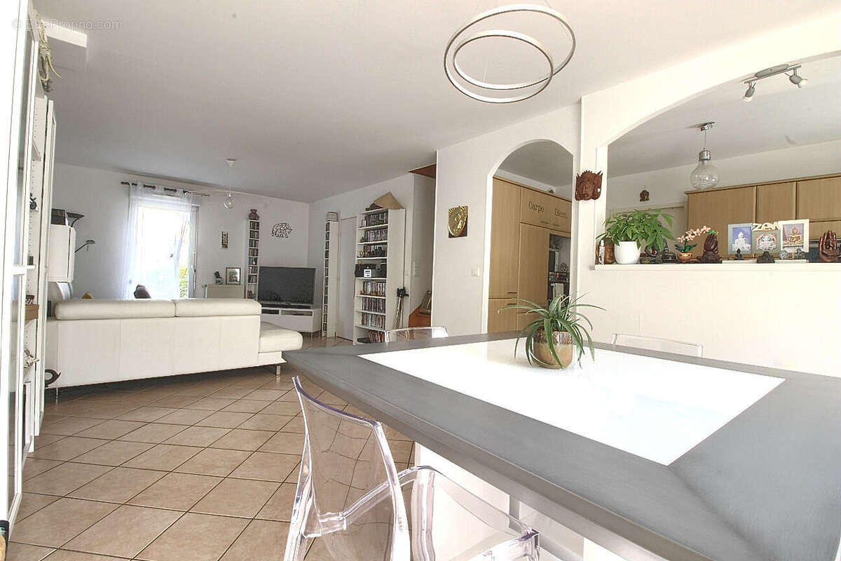 Maison La Chapelle Des Fougeretz 5 pièce(s) 96 m2 - photo 5
