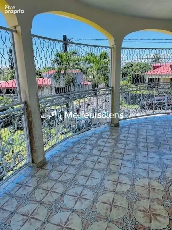 Baisse de prix !!! a vendre sur baie mahault proche commoditees grande villa  de 392 m² sur 796 m² de terrain - photo 5