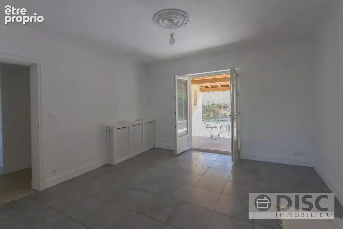 Maison de plain-pied rénovée avec jardin clos. - photo 8