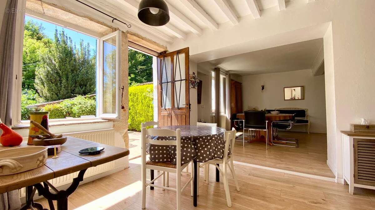 Maison à FONTAINES-SAINT-MARTIN