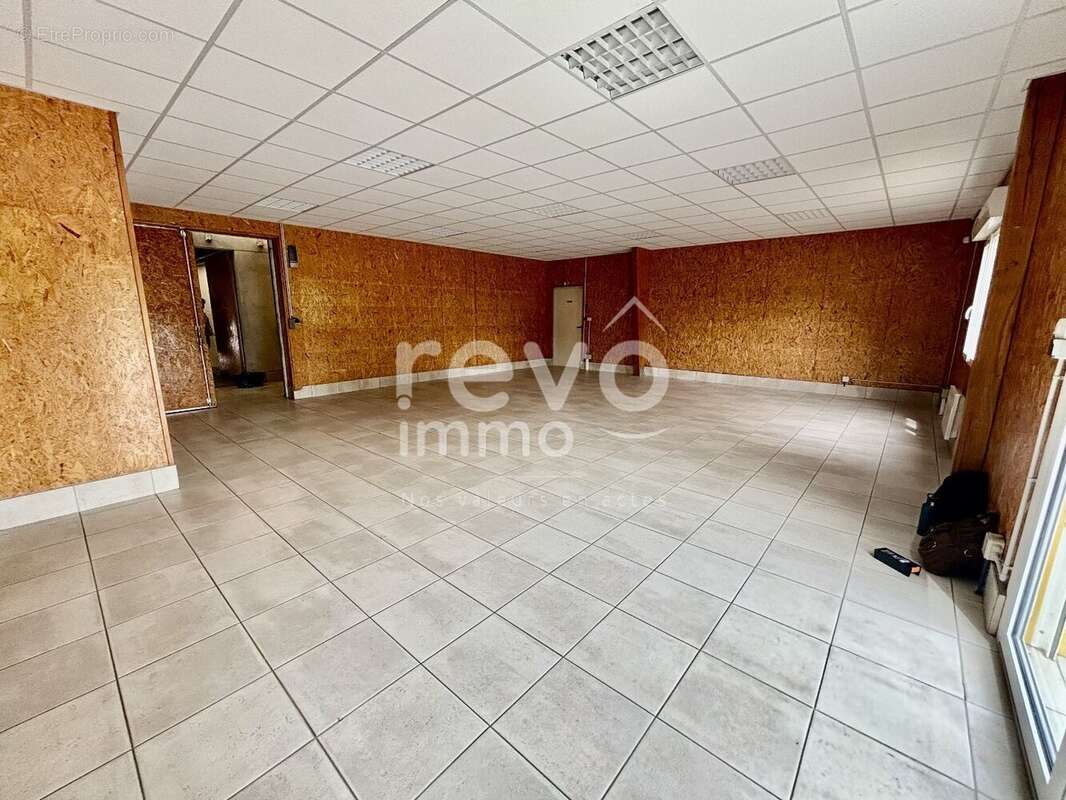 Commerce à LA BREILLE-LES-PINS