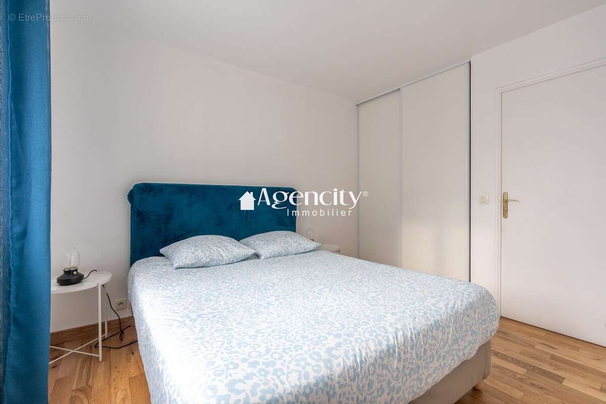 Grande chambre - Appartement à SERRIS