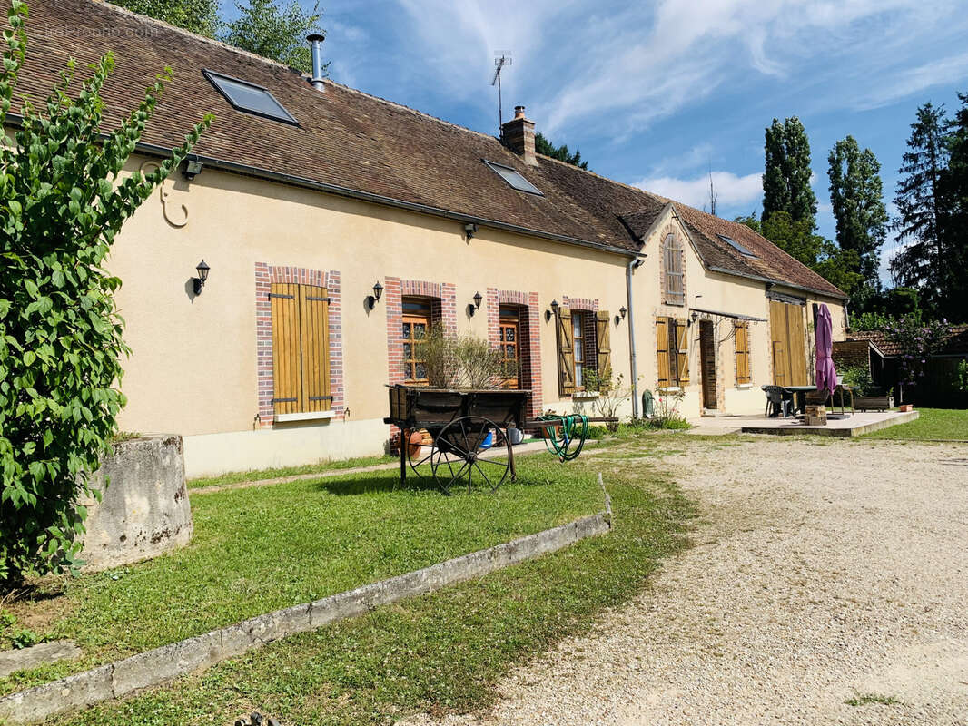 Maison à EGRISELLES-LE-BOCAGE