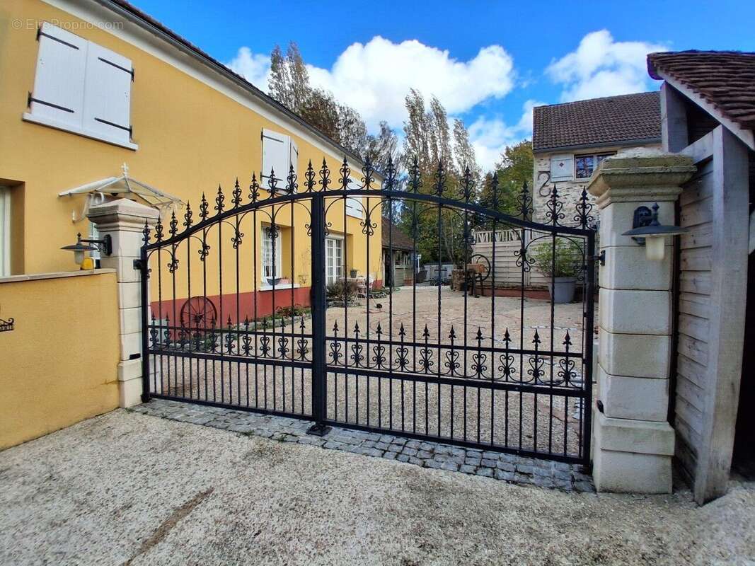 Grande maison de famille sur un joli terrain de 1500 m2 ! - photo 2