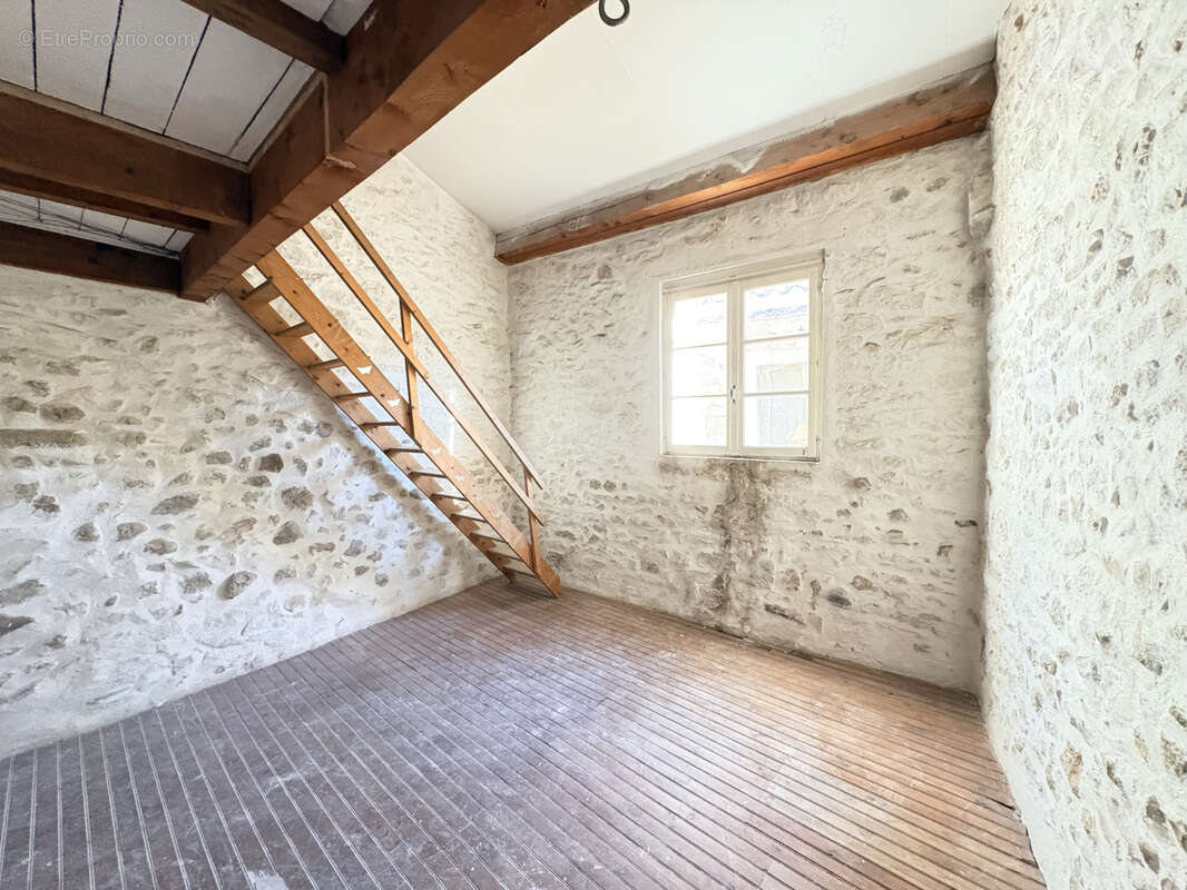 Maison à LA CALMETTE