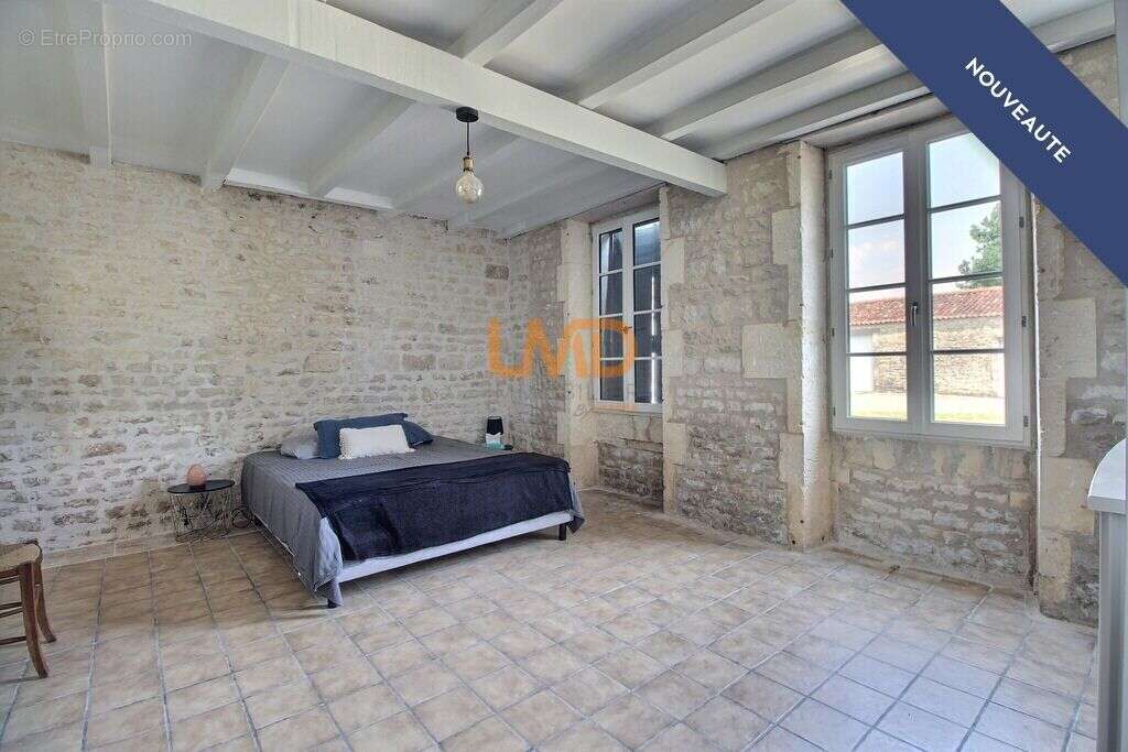 Demeure ancienne rénovée avec piscine - photo 17
