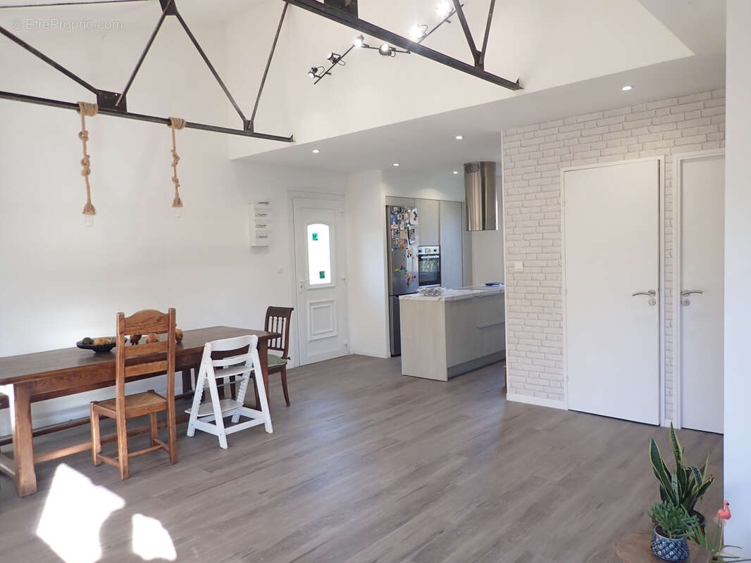 La Seyne sur mer, Quartier sud. Maison T5 de 91 m2 sur 600 m2 de terrain avec garage. - photo 5