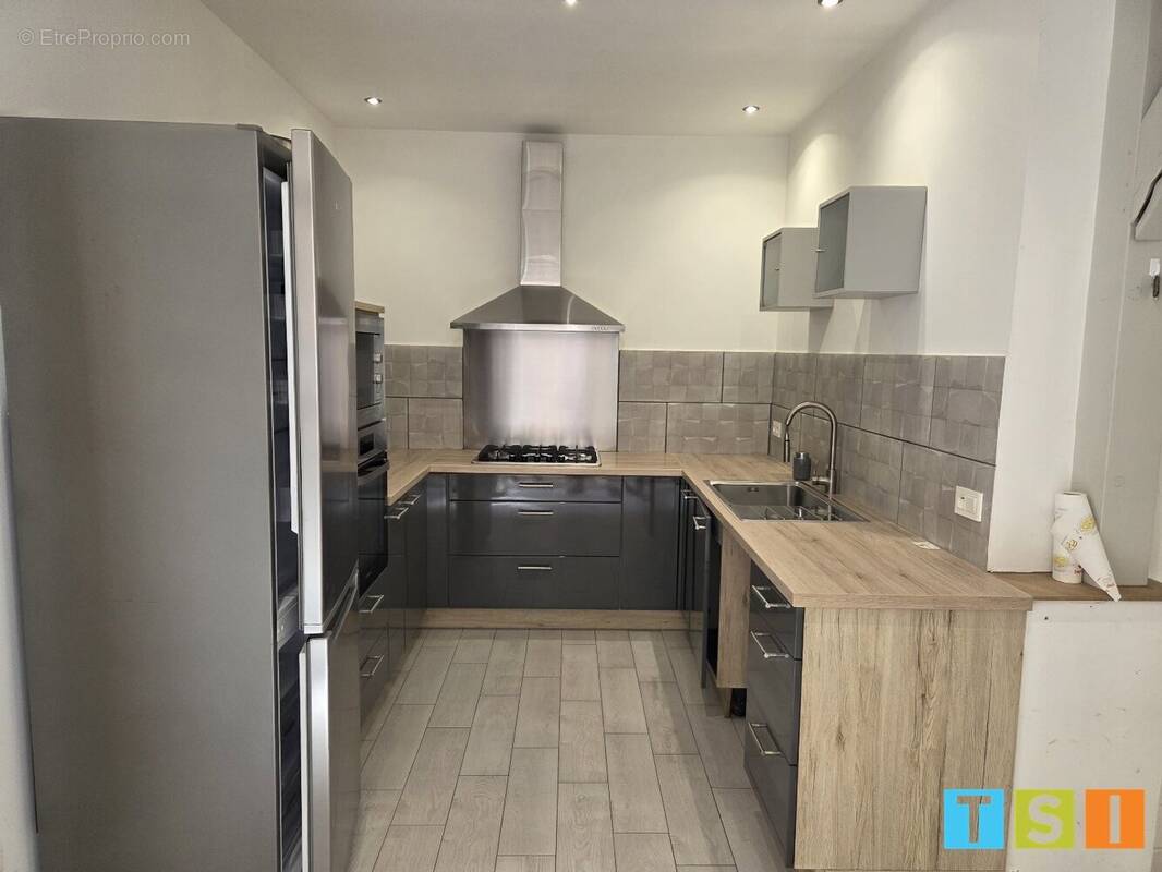 Appartement de 80 m² sur 2 étages avec 1 cour de 43 m², centre ville - photo 2