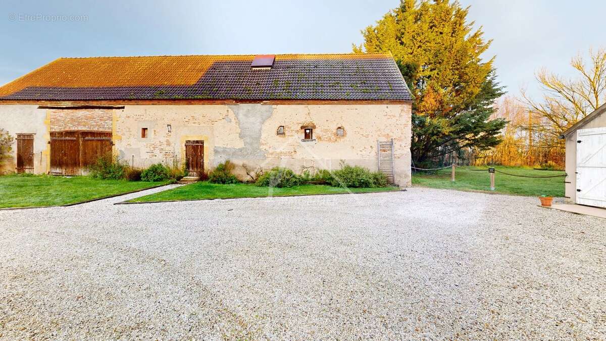 Maison à DOMPIERRE-SUR-BESBRE
