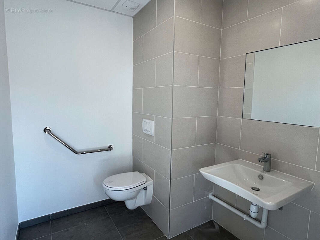 Commerce à VILLETTE-D&#039;ANTHON