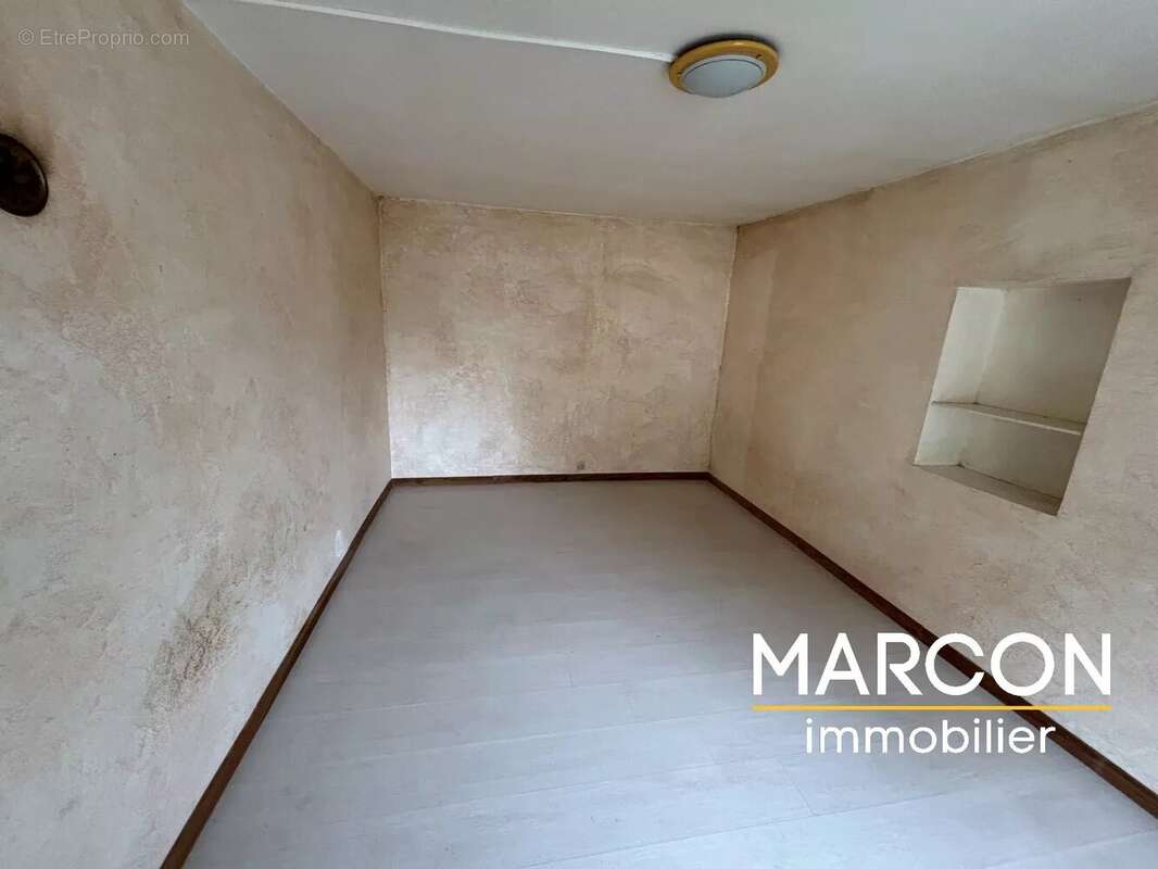 Maison à SAINT-MEDARD-LA-ROCHETTE