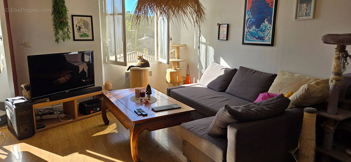 Appartement à VARAGES