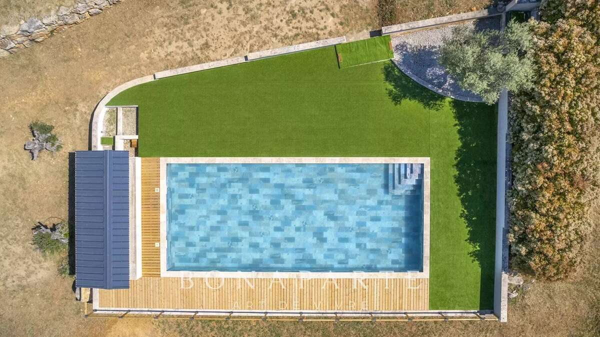 Lorgues - villa de maçon, traditionnelle, de 230m² habitables, sur un terrain de 4297m² + piscine - photo 4
