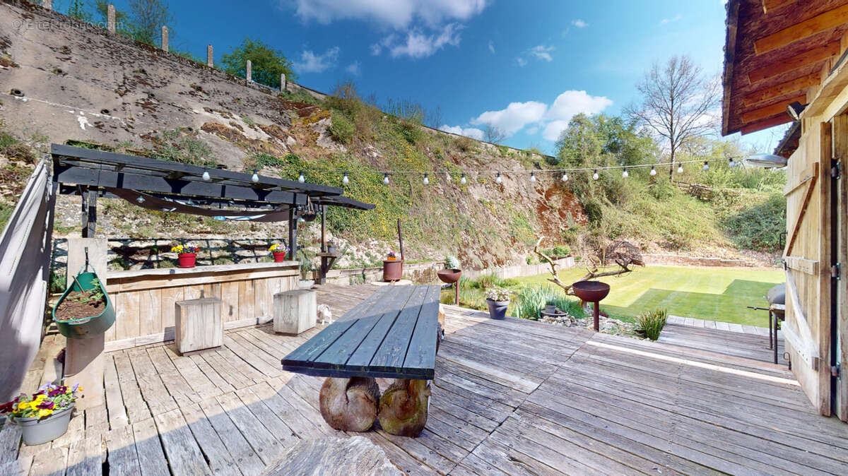 Maison à VILLENEUVE-L&#039;ARCHEVEQUE