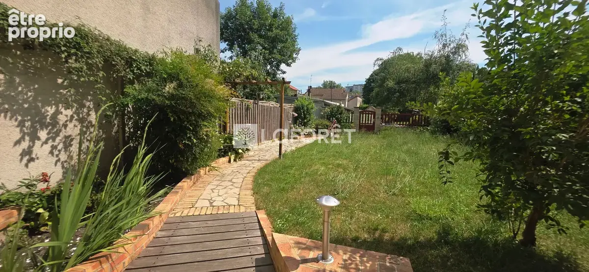 Terrain Saint Denis 2590 m2 - photo 3