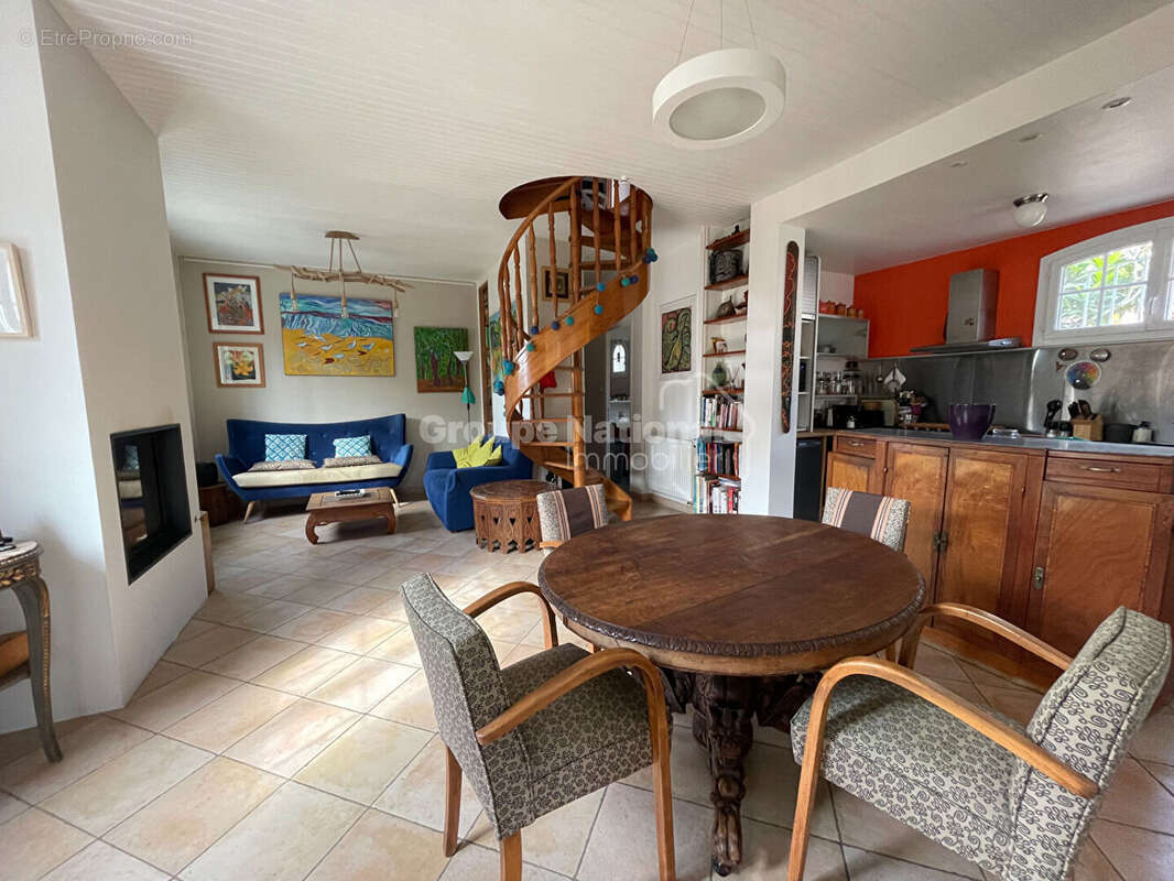 Maison à SAUSSET-LES-PINS