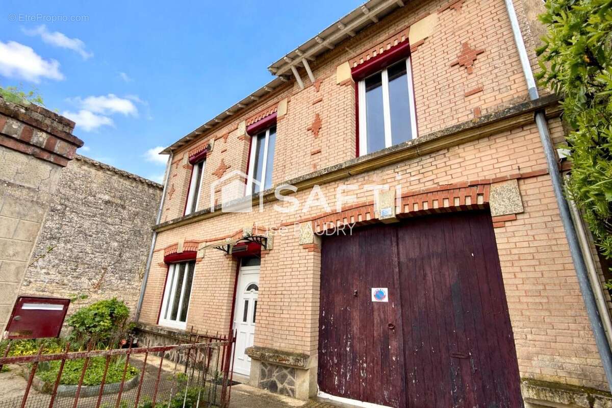 Photo 2 - Maison à LE POIRE-SUR-VELLUIRE