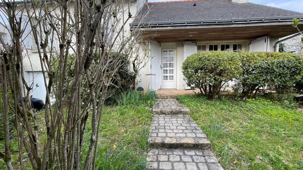 Maison à SAINT-CYR-SUR-LOIRE