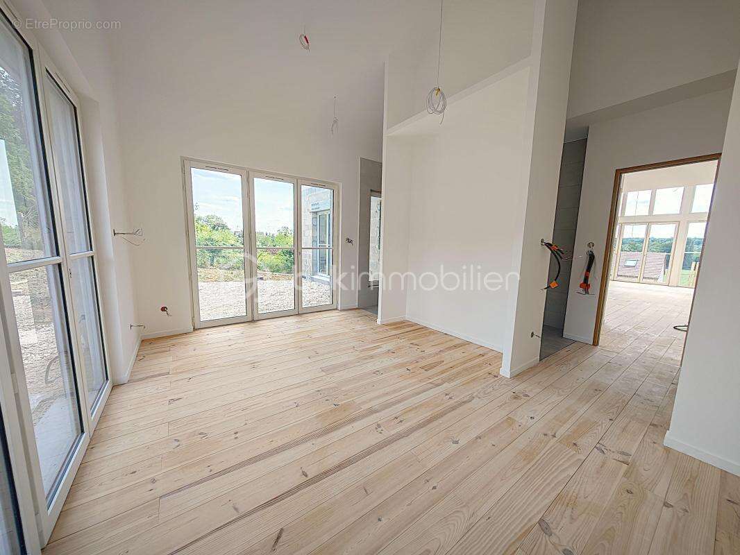 Maison exceptionnelle vue panoramique, d’une superficie de 144 m², sur sous-sol de 56 m² édifié sur terrain de 410 m² arboré et  - photo 14