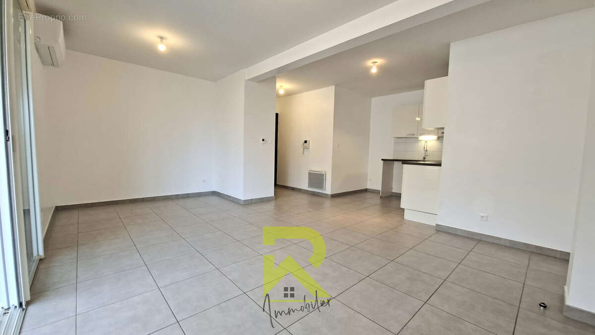 Appartement T3 avec ascenseur, garage et grande terrasse à 200 mètres de la plage - photo 2