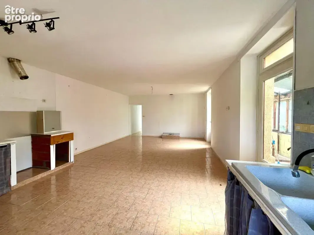 Maison de Village en Pierre / 505m2 avec véranda et garage attenant - photo 4