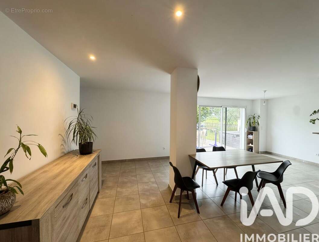 Maison 96 m² à Saint-Sulpice-De-Pommiers  - photo 7