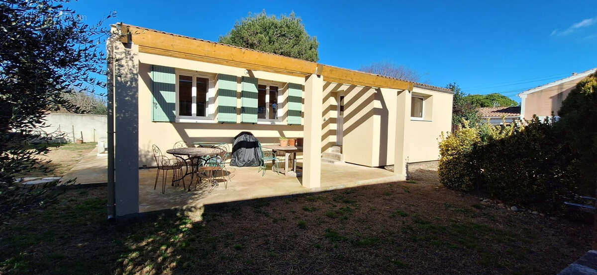 Maison à ENTRAIGUES-SUR-LA-SORGUE