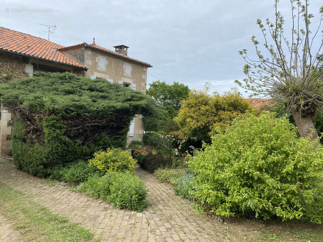 Maison à ROUMAZIERES-LOUBERT