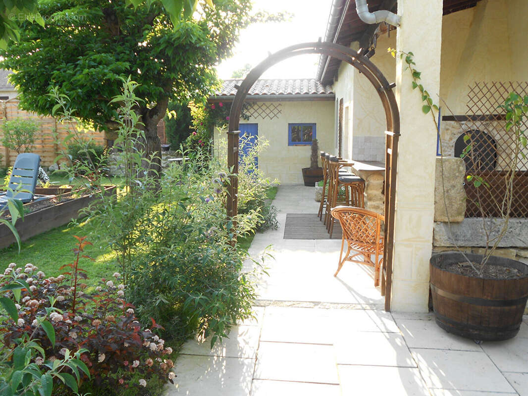 ensemble immobilier à MENESPLET - photo 2