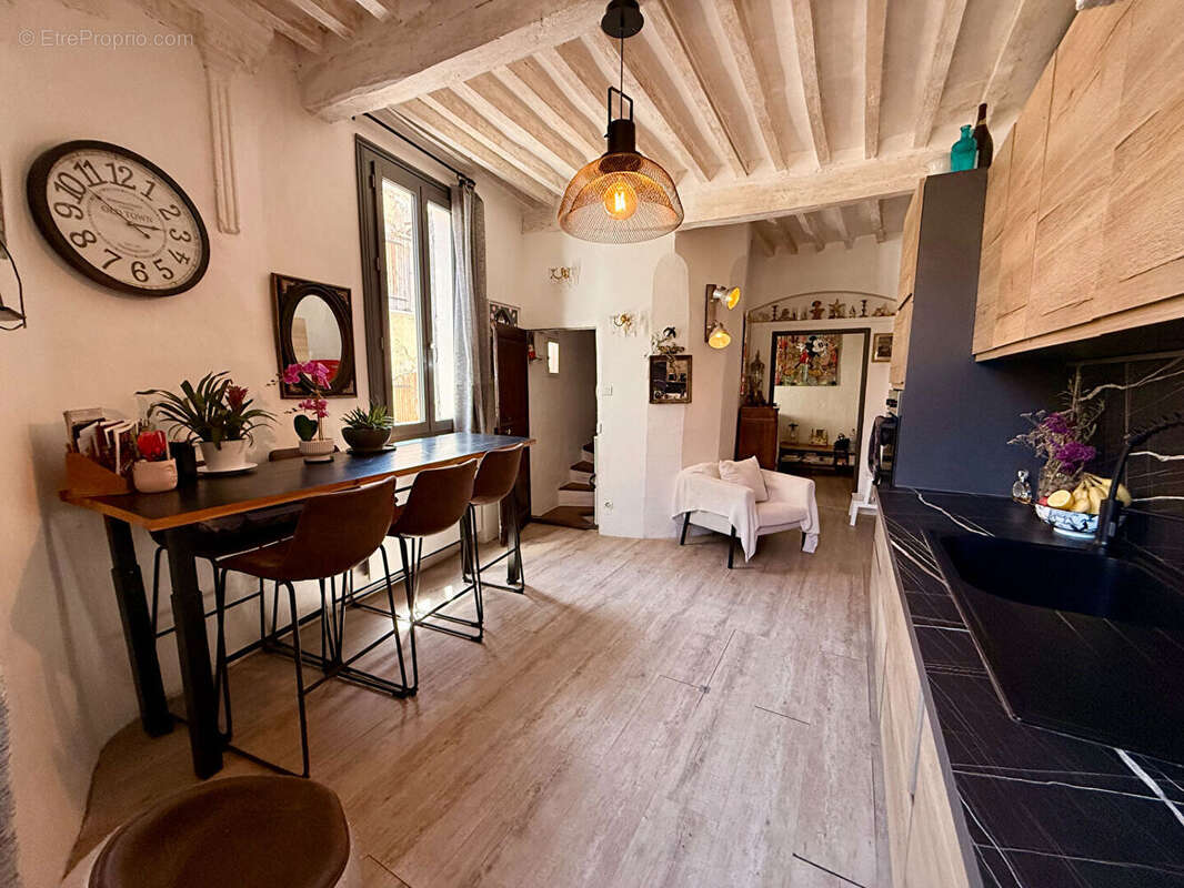 Maison de village R+3 avec dépendance - photo 4