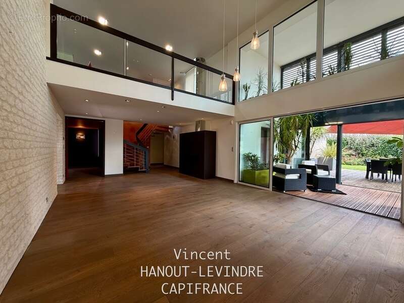 Maison à vendre 9 pièces BAZOGES EN PAILLERS (85) - photo 3