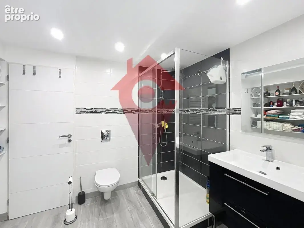 Maison familiale de 123 m2 avec 4 chambres, jardin et pisci - photo 15