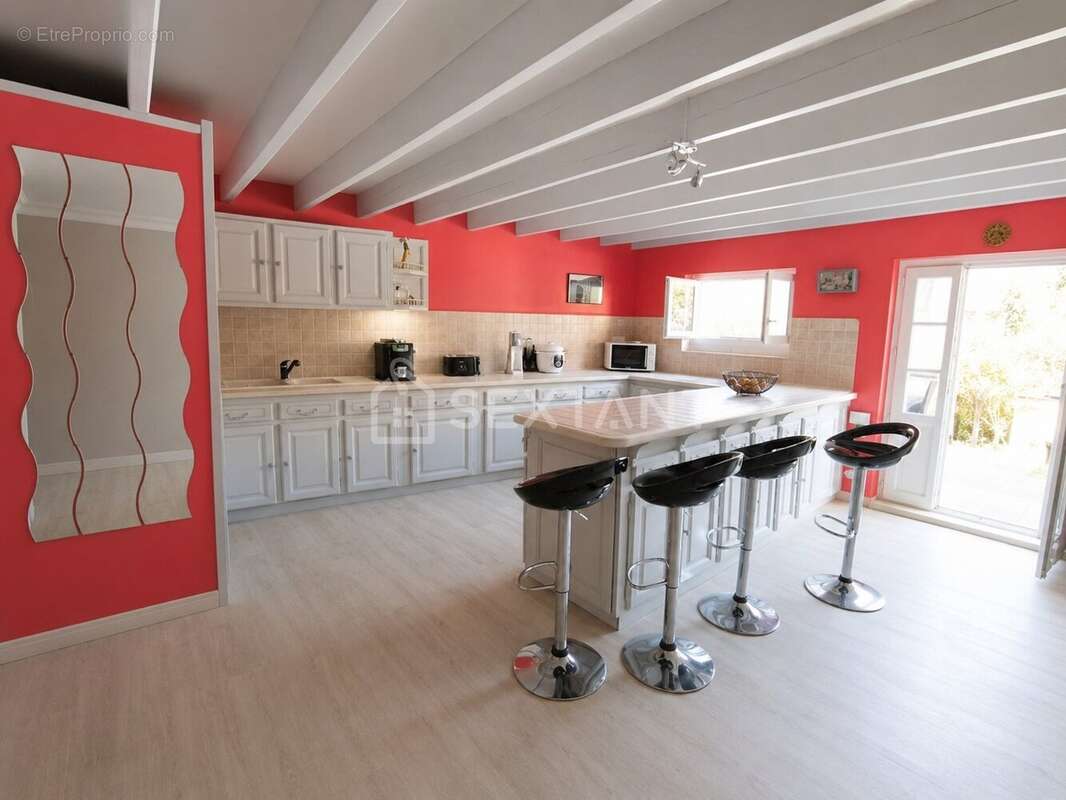 Charentaise de caractère  276 m² habitables  4 chambres  dépendances - photo 5