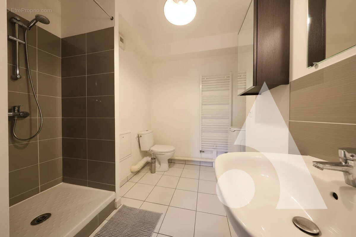F2 avec balcon + Parking privé en Centre-ville - photo 6