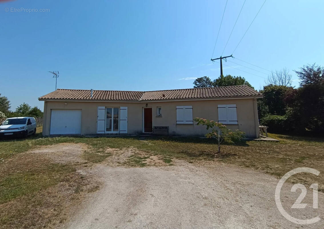 Maison à COUTRAS