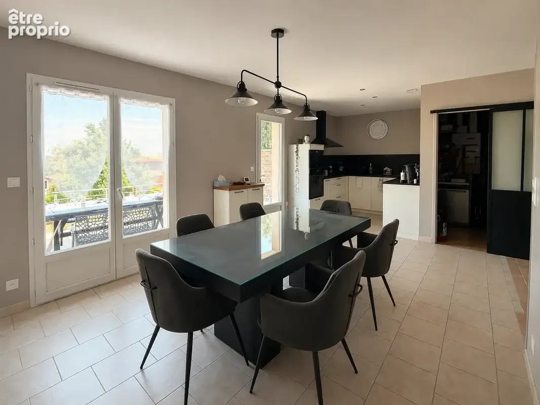 Maison familiale 3 chambres avec double garage   Condé (36100) - photo 2