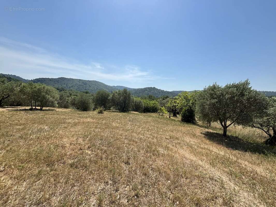 Montferrat joli terrain à bâtir - photo 2