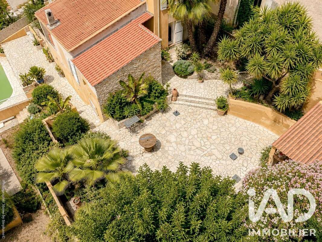 Maison 242 m² à Carnoux-En-Provence  - photo 5