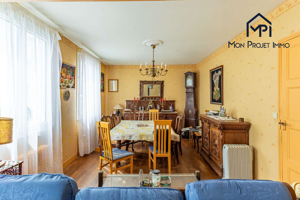 Maison 125 m² à Laval  - photo 2